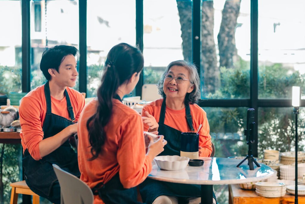 Family Business Live Stream Selling Ceramic Tableware Online